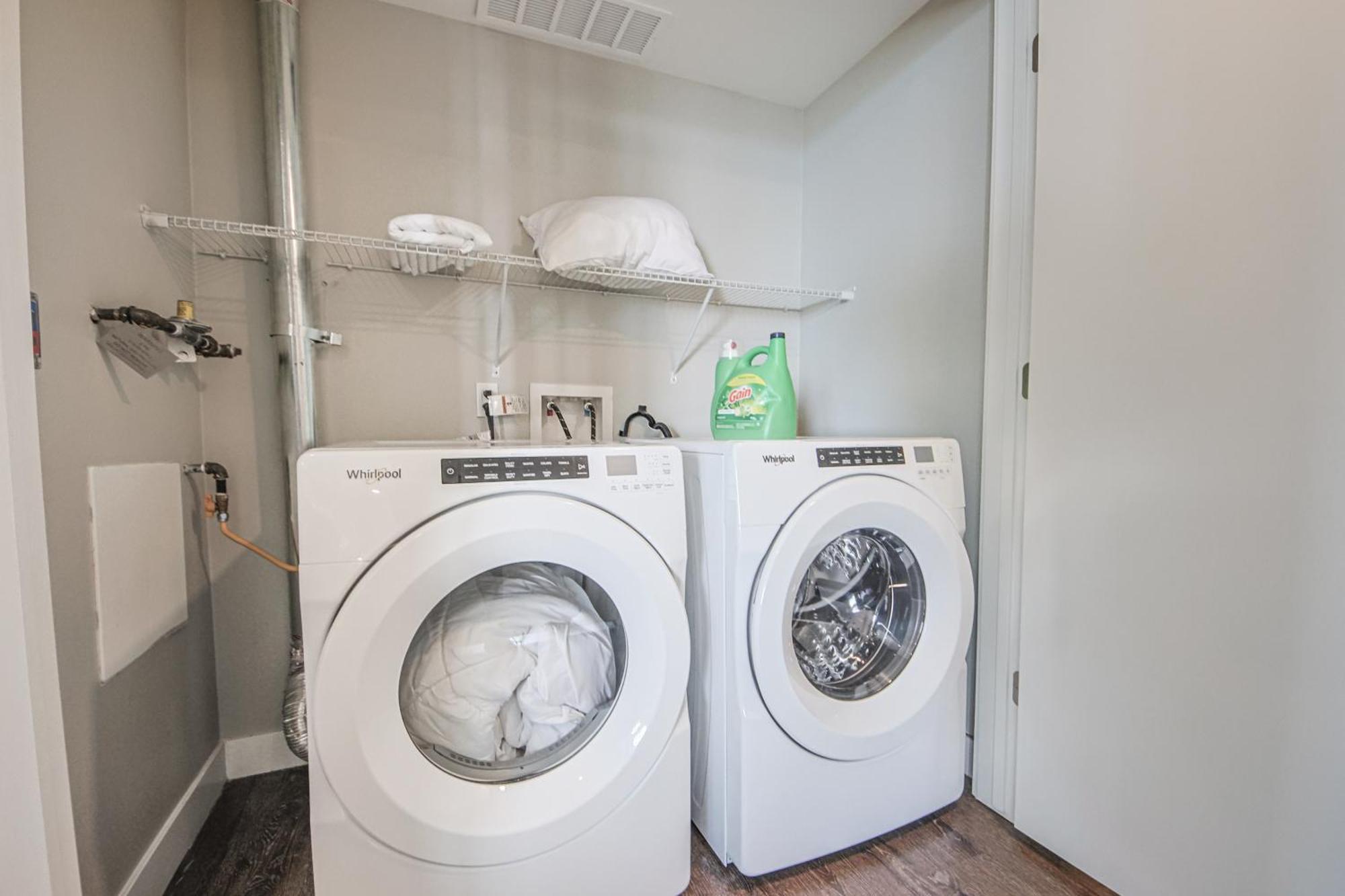 Spacious 3bd 3ba With Iconic Hollywood Sign Views From Balcony & Roofdeck! Appartement