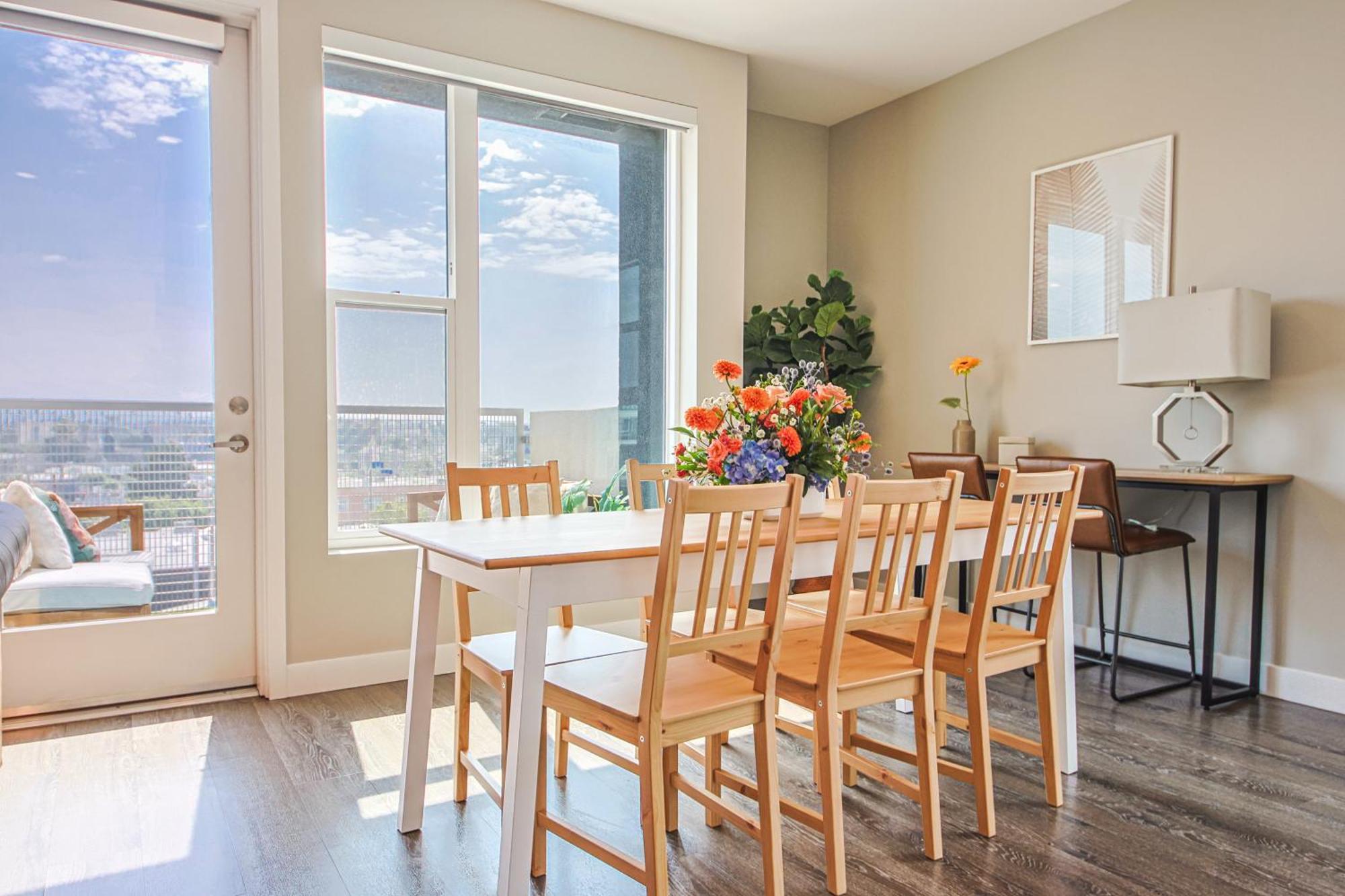 Appartement Spacious 3bd 3ba With Iconic Hollywood Sign Views From Balcony & Roofdeck! *